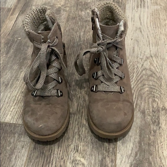 Cat & Jack Boots - Picture 1 of 4